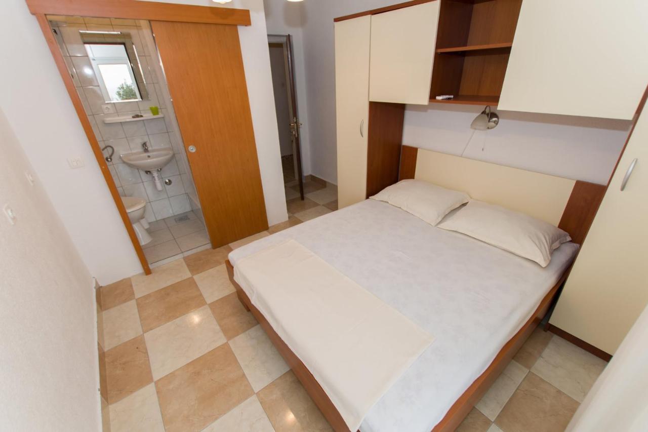 Near The Beach Apartments Jagodia Brela Zewnętrze zdjęcie