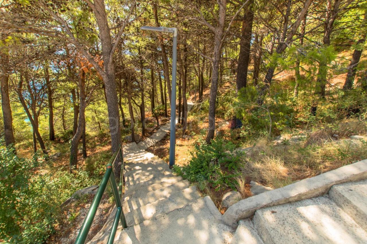 Near The Beach Apartments Jagodia Brela Zewnętrze zdjęcie